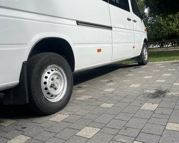 Белый Мерседес Sprinter, объемом двигателя 2.1 л и пробегом 612 тыс. км за 9200 $, фото 4 на Automoto.ua