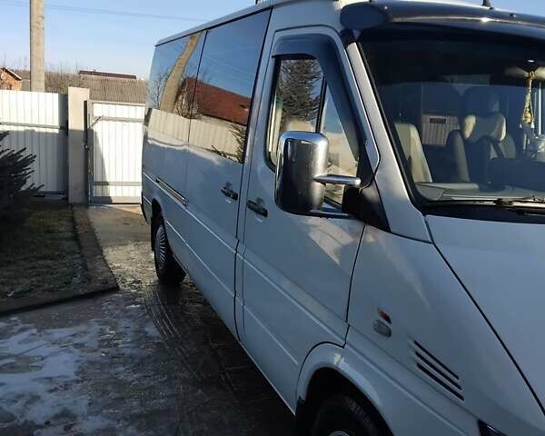 Белый Мерседес Sprinter, объемом двигателя 2.69 л и пробегом 410 тыс. км за 10100 $, фото 3 на Automoto.ua