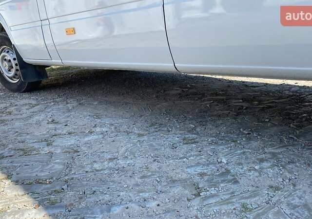 Белый Мерседес Sprinter, объемом двигателя 2.15 л и пробегом 800 тыс. км за 12500 $, фото 4 на Automoto.ua