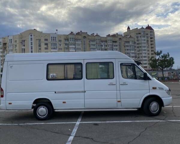 Белый Мерседес Sprinter, объемом двигателя 2.1 л и пробегом 9 тыс. км за 8000 $, фото 3 на Automoto.ua