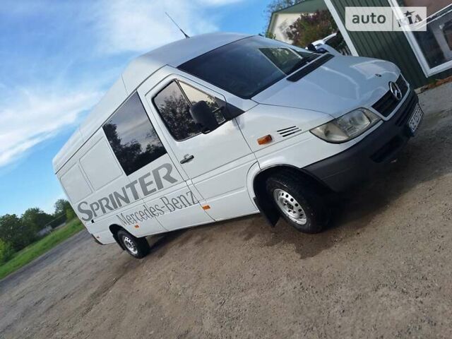 Белый Мерседес Sprinter, объемом двигателя 2.15 л и пробегом 265 тыс. км за 8000 $, фото 3 на Automoto.ua