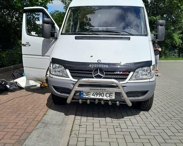 Белый Мерседес Sprinter, объемом двигателя 2.1 л и пробегом 490 тыс. км за 8800 $, фото 5 на Automoto.ua