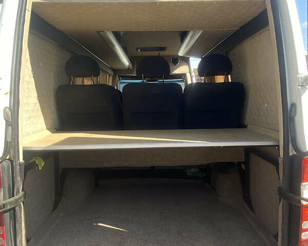 Белый Мерседес Sprinter, объемом двигателя 2.2 л и пробегом 200 тыс. км за 9700 $, фото 5 на Automoto.ua