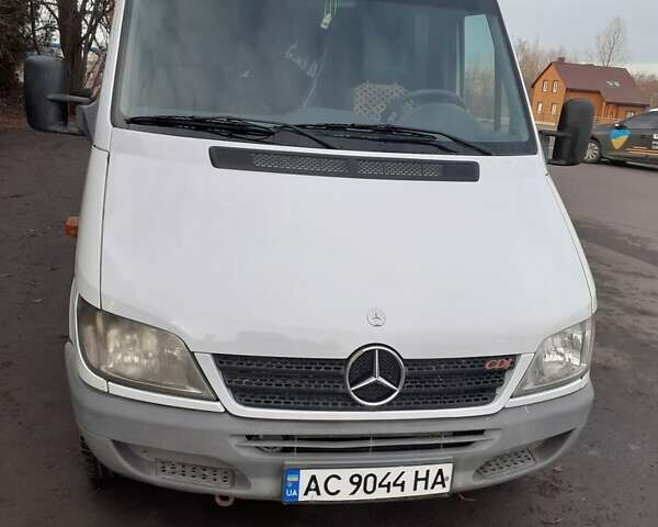Белый Мерседес Sprinter, объемом двигателя 2.2 л и пробегом 750 тыс. км за 9700 $, фото 4 на Automoto.ua