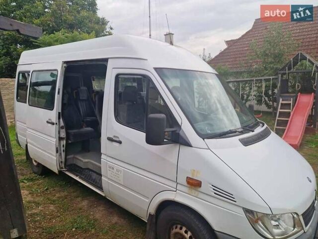 Белый Мерседес Sprinter, объемом двигателя 2.2 л и пробегом 697 тыс. км за 4666 $, фото 1 на Automoto.ua