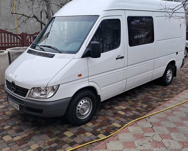 Белый Мерседес Sprinter, объемом двигателя 2.1 л и пробегом 340 тыс. км за 10800 $, фото 2 на Automoto.ua