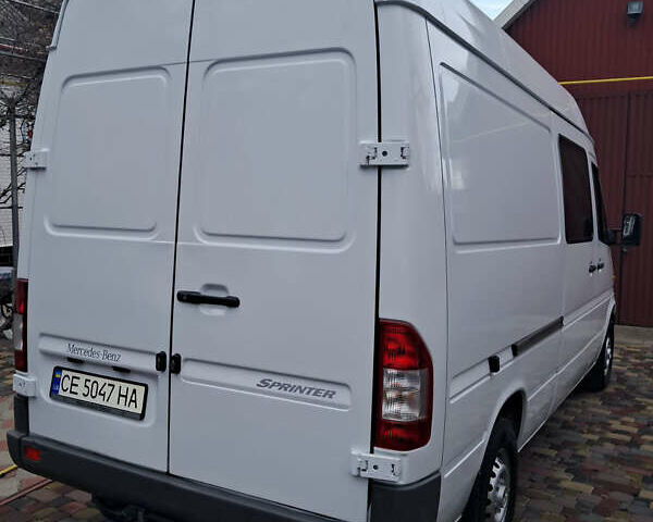 Белый Мерседес Sprinter, объемом двигателя 2.1 л и пробегом 340 тыс. км за 10800 $, фото 4 на Automoto.ua