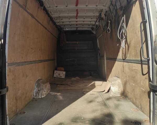 Белый Мерседес Sprinter, объемом двигателя 2.15 л и пробегом 435 тыс. км за 10000 $, фото 3 на Automoto.ua