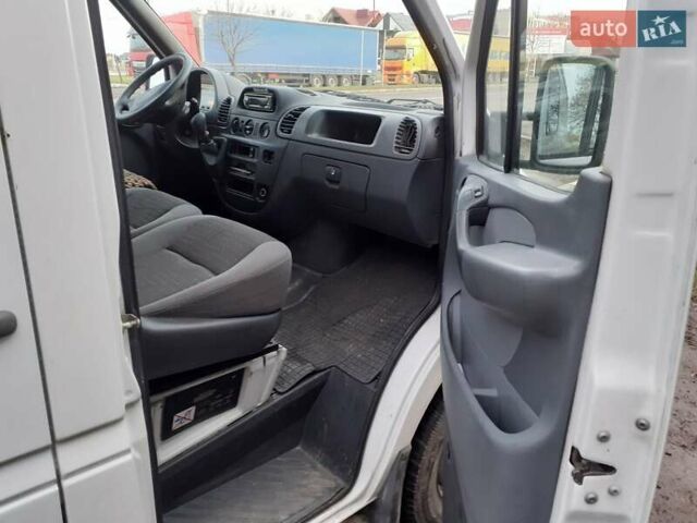 Белый Мерседес Sprinter, объемом двигателя 2.2 л и пробегом 750 тыс. км за 9700 $, фото 3 на Automoto.ua