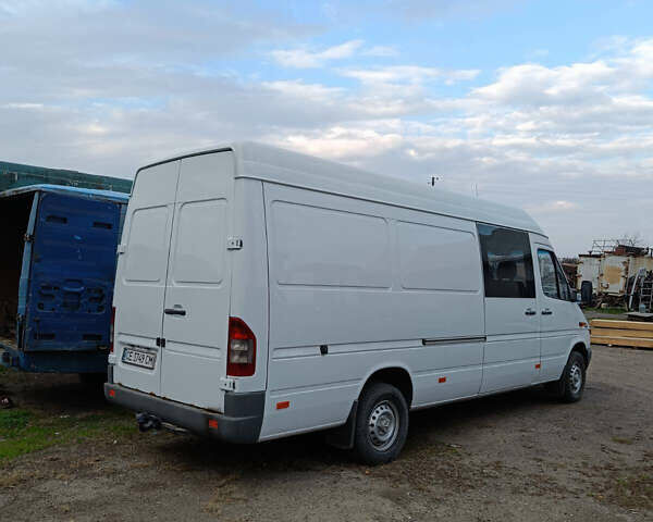 Белый Мерседес Sprinter, объемом двигателя 2.7 л и пробегом 500 тыс. км за 11000 $, фото 2 на Automoto.ua