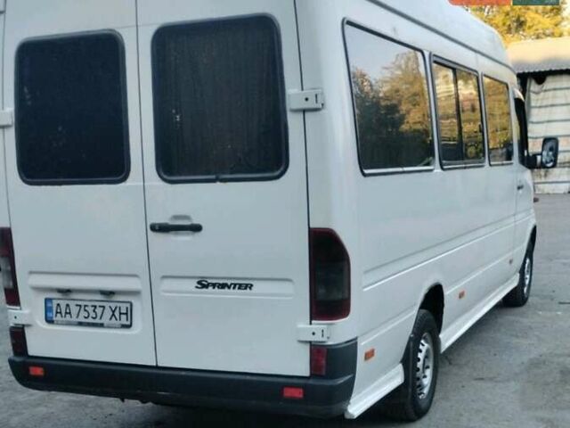 Белый Мерседес Sprinter, объемом двигателя 2.2 л и пробегом 120 тыс. км за 8000 $, фото 2 на Automoto.ua