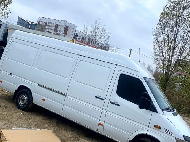 Белый Мерседес Sprinter, объемом двигателя 2.1 л и пробегом 327 тыс. км за 13270 $, фото 2 на Automoto.ua