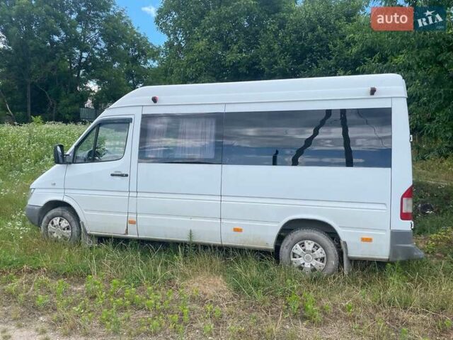 Белый Мерседес Sprinter, объемом двигателя 2.2 л и пробегом 350 тыс. км за 8000 $, фото 1 на Automoto.ua