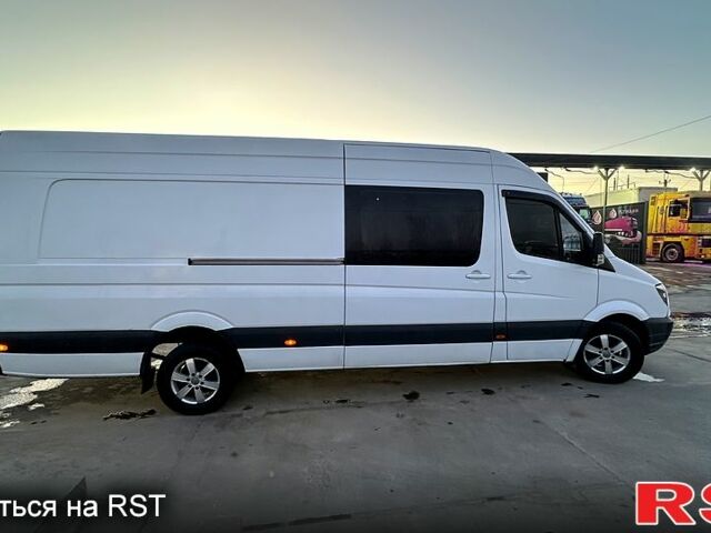 Белый Мерседес Sprinter, объемом двигателя 2.2 л и пробегом 370 тыс. км за 13000 $, фото 3 на Automoto.ua
