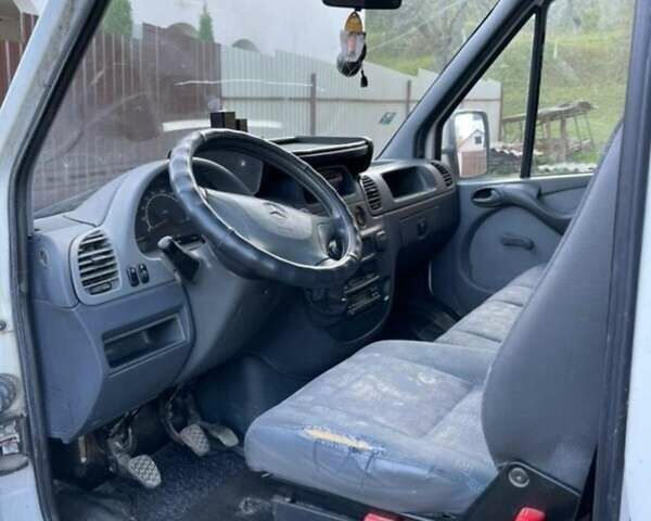 Белый Мерседес Sprinter, объемом двигателя 0 л и пробегом 295 тыс. км за 7800 $, фото 9 на Automoto.ua