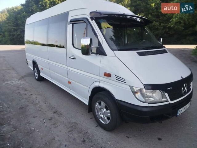 Белый Мерседес Sprinter, объемом двигателя 2.1 л и пробегом 530 тыс. км за 11800 $, фото 1 на Automoto.ua