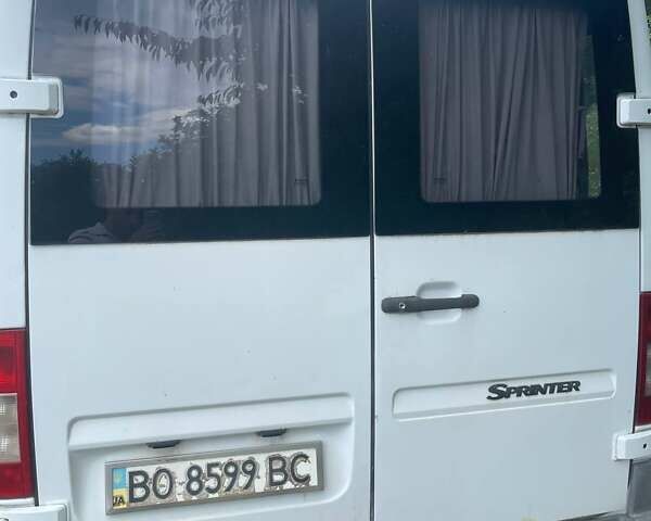 Белый Мерседес Sprinter, объемом двигателя 2.2 л и пробегом 350 тыс. км за 8000 $, фото 5 на Automoto.ua