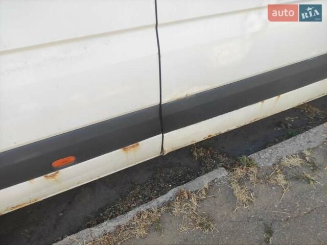 Белый Мерседес Sprinter, объемом двигателя 2.15 л и пробегом 435 тыс. км за 10000 $, фото 4 на Automoto.ua