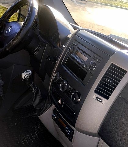 Белый Мерседес Sprinter, объемом двигателя 2.1 л и пробегом 641 тыс. км за 9500 $, фото 5 на Automoto.ua
