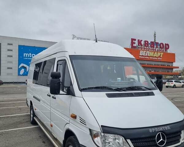 Білий Мерседес Sprinter, об'ємом двигуна 2.7 л та пробігом 300 тис. км за 10500 $, фото 1 на Automoto.ua