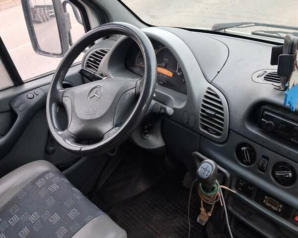 Белый Мерседес Sprinter, объемом двигателя 2.1 л и пробегом 480 тыс. км за 8500 $, фото 3 на Automoto.ua