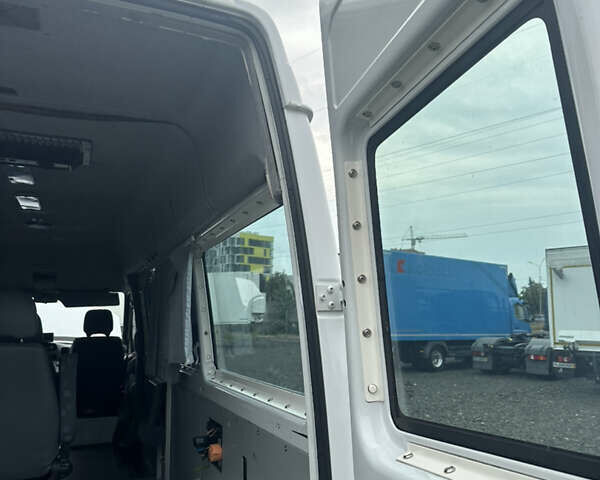 Белый Мерседес Sprinter, объемом двигателя 2.7 л и пробегом 102 тыс. км за 24700 $, фото 19 на Automoto.ua