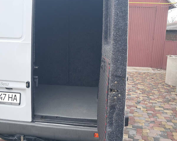 Белый Мерседес Sprinter, объемом двигателя 2.1 л и пробегом 340 тыс. км за 10800 $, фото 5 на Automoto.ua
