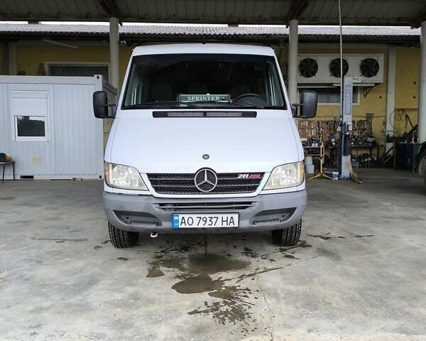 Белый Мерседес Sprinter, объемом двигателя 0 л и пробегом 299 тыс. км за 9500 $, фото 6 на Automoto.ua
