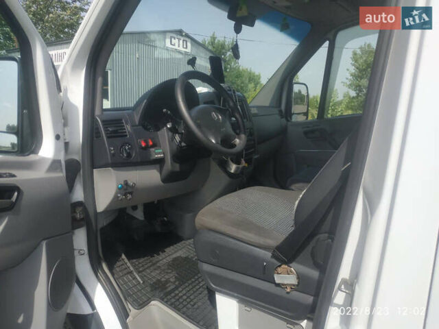 Белый Мерседес Sprinter, объемом двигателя 3 л и пробегом 780 тыс. км за 10500 $, фото 7 на Automoto.ua