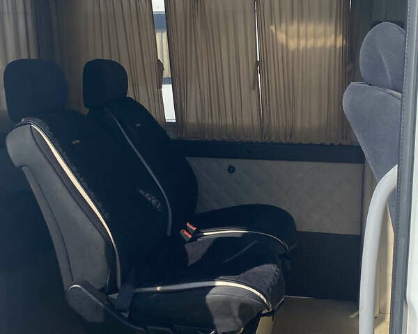 Белый Мерседес Sprinter, объемом двигателя 2.2 л и пробегом 200 тыс. км за 9700 $, фото 12 на Automoto.ua