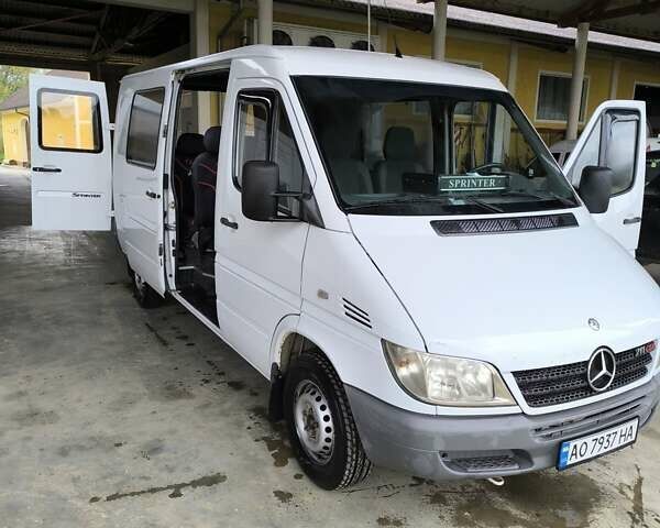 Белый Мерседес Sprinter, объемом двигателя 0 л и пробегом 299 тыс. км за 9500 $, фото 2 на Automoto.ua