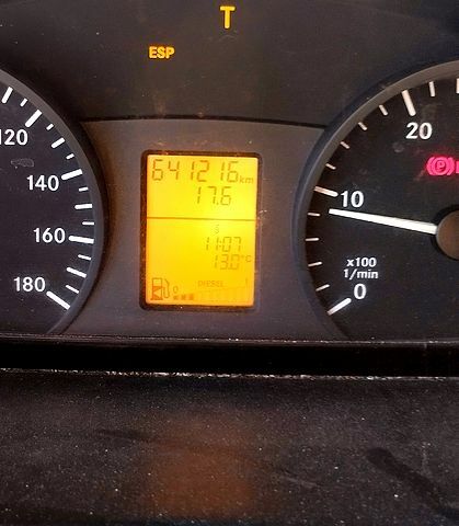 Белый Мерседес Sprinter, объемом двигателя 2.1 л и пробегом 641 тыс. км за 9500 $, фото 2 на Automoto.ua