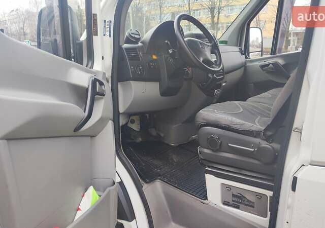 Белый Мерседес Sprinter, объемом двигателя 2.15 л и пробегом 485 тыс. км за 10900 $, фото 10 на Automoto.ua
