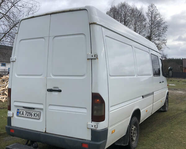 Белый Мерседес Sprinter, объемом двигателя 2.69 л и пробегом 266 тыс. км за 9500 $, фото 1 на Automoto.ua