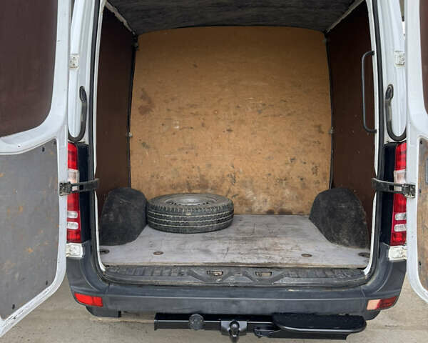 Белый Мерседес Sprinter, объемом двигателя 2.15 л и пробегом 350 тыс. км за 6999 $, фото 38 на Automoto.ua