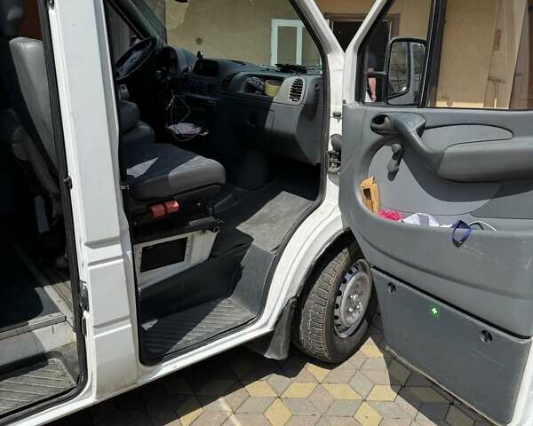 Белый Мерседес Sprinter, объемом двигателя 2.15 л и пробегом 574 тыс. км за 7200 $, фото 7 на Automoto.ua