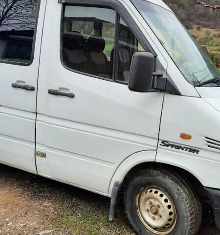 Белый Мерседес Sprinter, объемом двигателя 2.15 л и пробегом 500 тыс. км за 7600 $, фото 2 на Automoto.ua