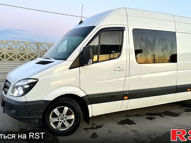 Белый Мерседес Sprinter, объемом двигателя 2.2 л и пробегом 370 тыс. км за 13000 $, фото 1 на Automoto.ua