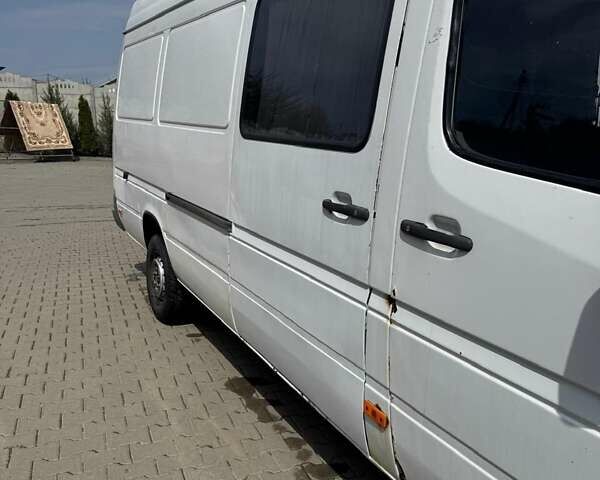 Білий Мерседес Sprinter, об'ємом двигуна 2.7 л та пробігом 530 тис. км за 8000 $, фото 3 на Automoto.ua