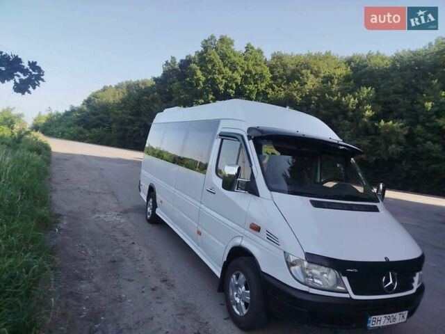 Белый Мерседес Sprinter, объемом двигателя 2.1 л и пробегом 530 тыс. км за 11800 $, фото 2 на Automoto.ua