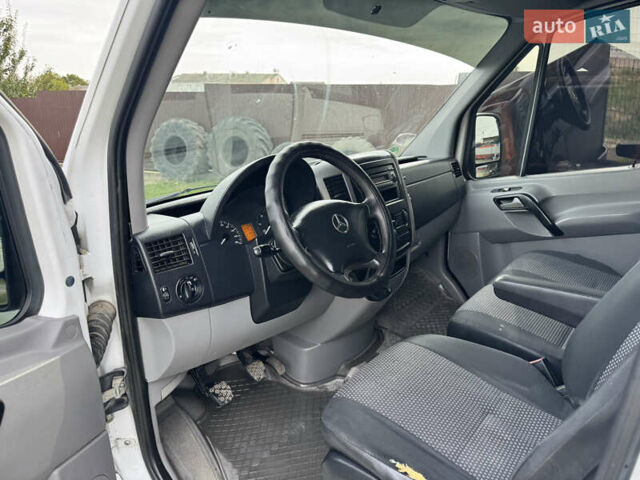 Белый Мерседес Sprinter, объемом двигателя 2.15 л и пробегом 350 тыс. км за 6999 $, фото 33 на Automoto.ua