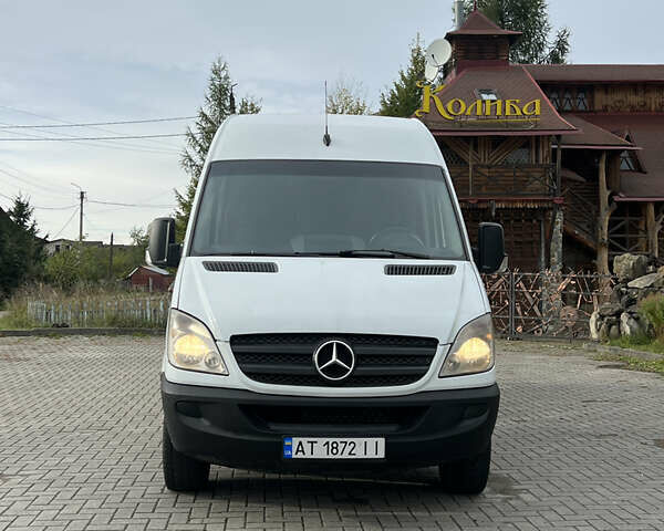 Белый Мерседес Sprinter, объемом двигателя 2.15 л и пробегом 472 тыс. км за 11499 $, фото 1 на Automoto.ua
