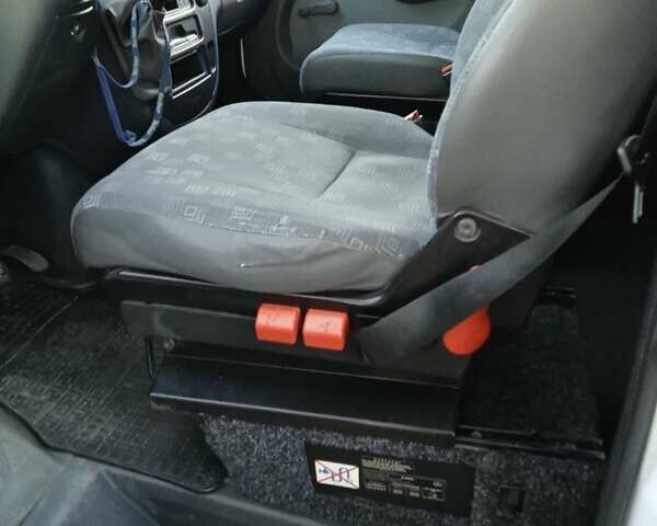 Белый Мерседес Sprinter, объемом двигателя 2.2 л и пробегом 390 тыс. км за 10300 $, фото 9 на Automoto.ua