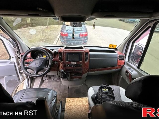 Белый Мерседес Sprinter, объемом двигателя 2.2 л и пробегом 370 тыс. км за 13000 $, фото 5 на Automoto.ua