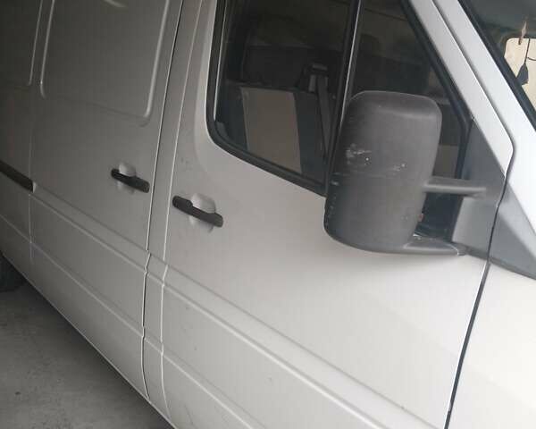 Белый Мерседес Sprinter, объемом двигателя 2.2 л и пробегом 299 тыс. км за 7100 $, фото 1 на Automoto.ua