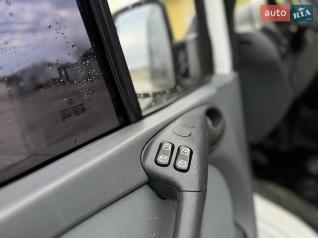 Белый Мерседес Sprinter, объемом двигателя 2.7 л и пробегом 450 тыс. км за 9700 $, фото 29 на Automoto.ua