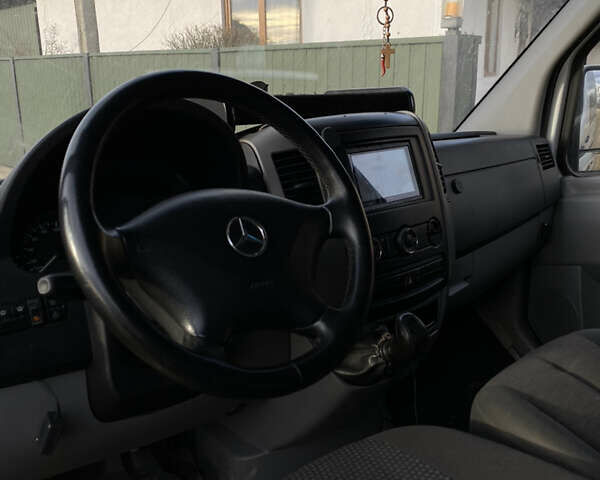 Белый Мерседес Sprinter, объемом двигателя 0 л и пробегом 666 тыс. км за 10100 $, фото 7 на Automoto.ua