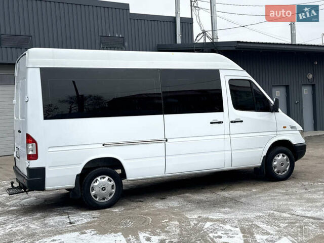 Белый Мерседес Sprinter, объемом двигателя 2.2 л и пробегом 350 тыс. км за 9500 $, фото 3 на Automoto.ua