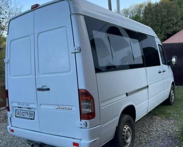 Белый Мерседес Sprinter, объемом двигателя 0 л и пробегом 295 тыс. км за 7800 $, фото 4 на Automoto.ua