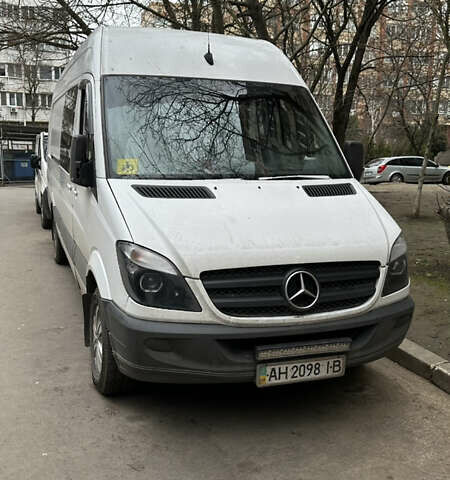 Белый Мерседес Sprinter, объемом двигателя 0 л и пробегом 357 тыс. км за 12000 $, фото 1 на Automoto.ua